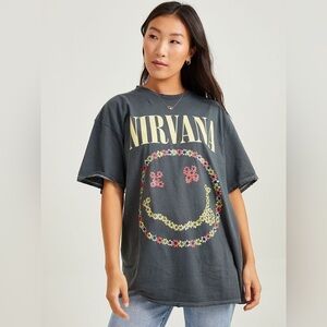 ARULA Nirvana Floral Smiley Face Gray, Pink and Yellow Graphic Tee, Size B/C 2x